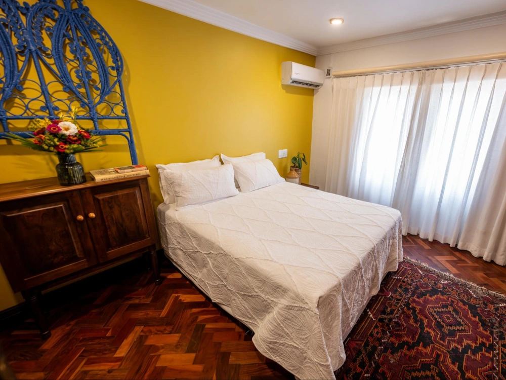 Comfortable Queen Room